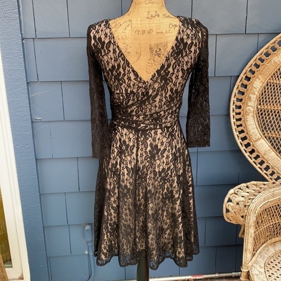 🖤🖤🖤Maggy London 6 Small pinup dress lace tan stretch - Picture 7 of 9